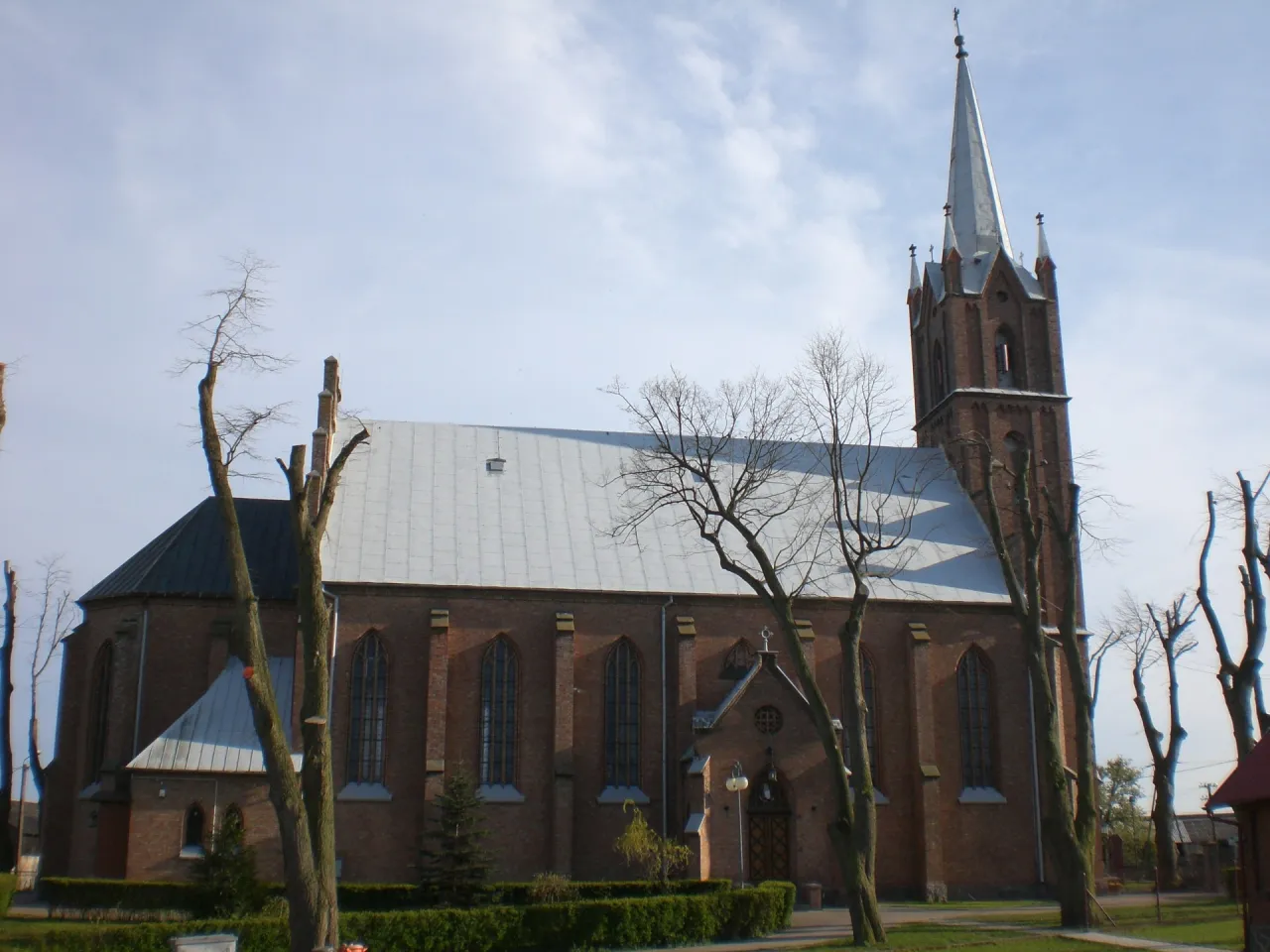 Zdjęcie Swarzewo sanktuarium - miejsce cudów i duchowego odnowienia w Kaszubach