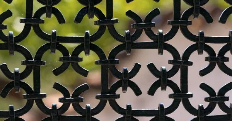 Zdjęcie Jaką farbę na rdzę ogrodzenie wybrać, aby skutecznie chronić metal?