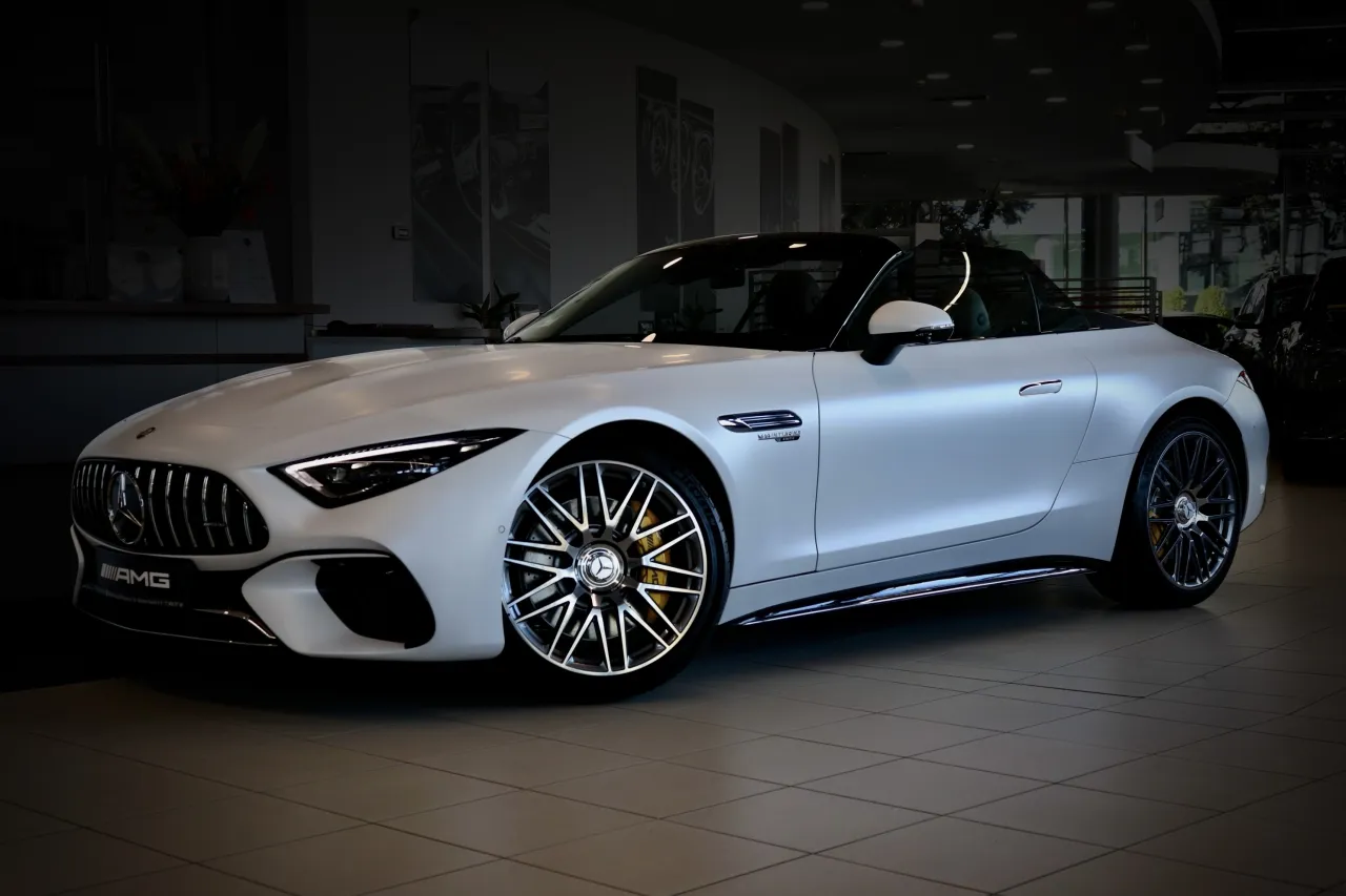 Zdjęcie Mercedes SL 63 AMG – potęga osiągów i luksusu w jednym samochodzie