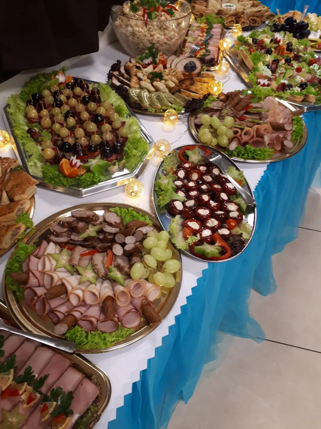 Zdjęcie Ile kosztuje catering na komunie? Sprawdź ceny i oszczędź na przyjęciu
