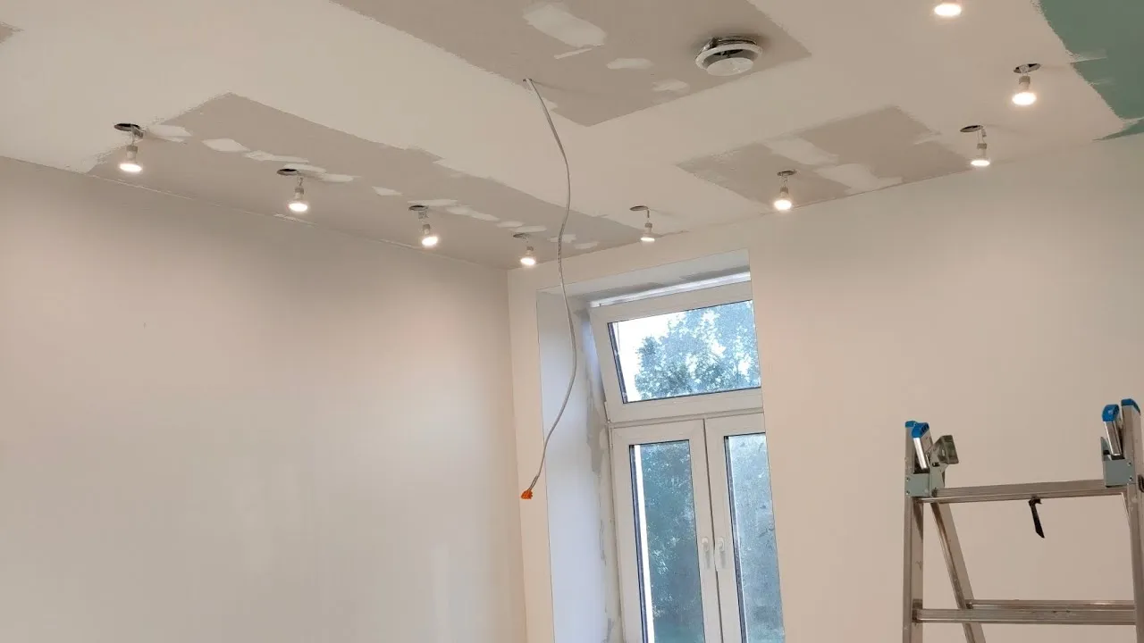 Zdjęcie Jak podłączyć halogeny w suficie - prosty schemat i porady bezpieczeństwa