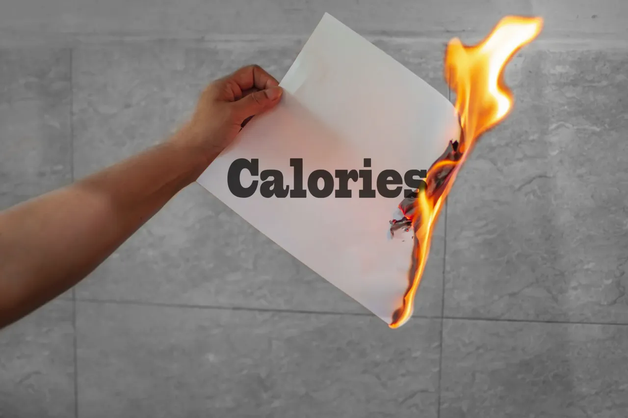 Zdjęcie Ile trzeba spalić kalorii, żeby schudnąć 1 kg? Oto prawda o deficycie