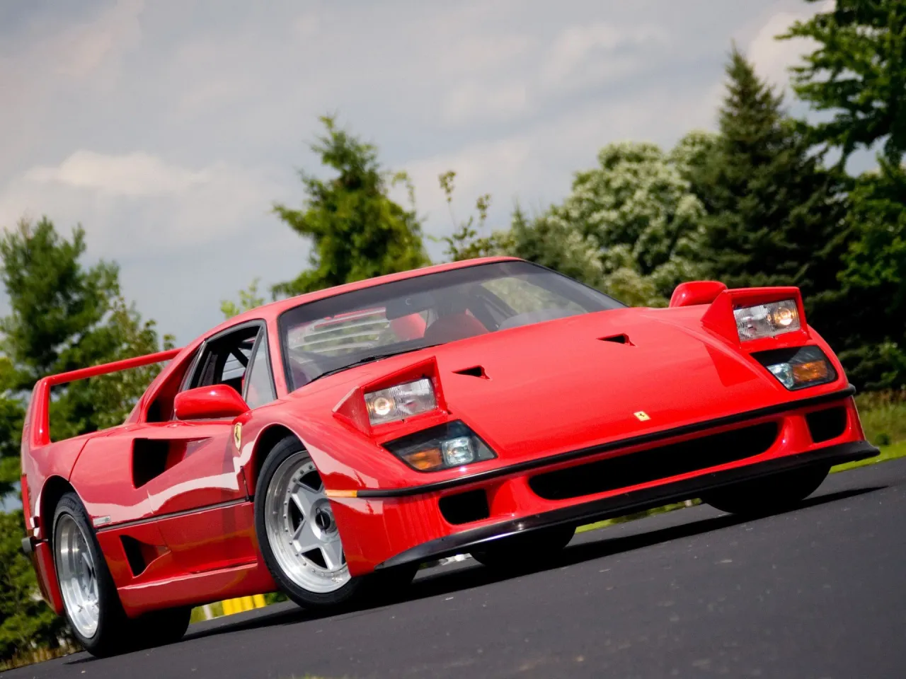 Zdjęcie Ile kosztuje Ferrari F40? Sprawdź ceny i czynniki wpływające na wartość