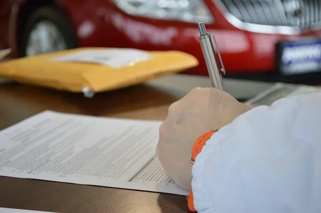 Zdjęcie Koszt przerejestrowania motoroweru: Uniknij niepotrzebnych opłat i błędów