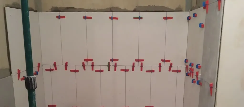 Zdjęcie Jaka szerokość fugi do płytek 20x120 cm? Uniknij pęknięć i problemów