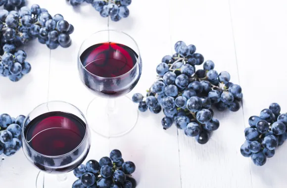 Zdjęcie Czy czerwone wino obniża cukier? Odkryj jego wpływ na zdrowie