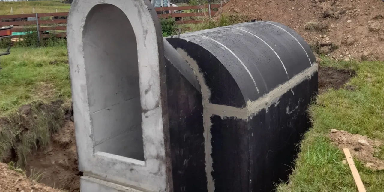 Zdjęcie Piwniczka z tworzywa: funkcjonalne rozwiązanie dla Twojego ogrodu