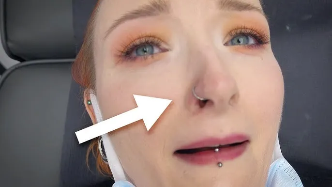 Zdjęcie Jak ukryć kolczyk w nosie? Skuteczne sposoby na niewidoczność