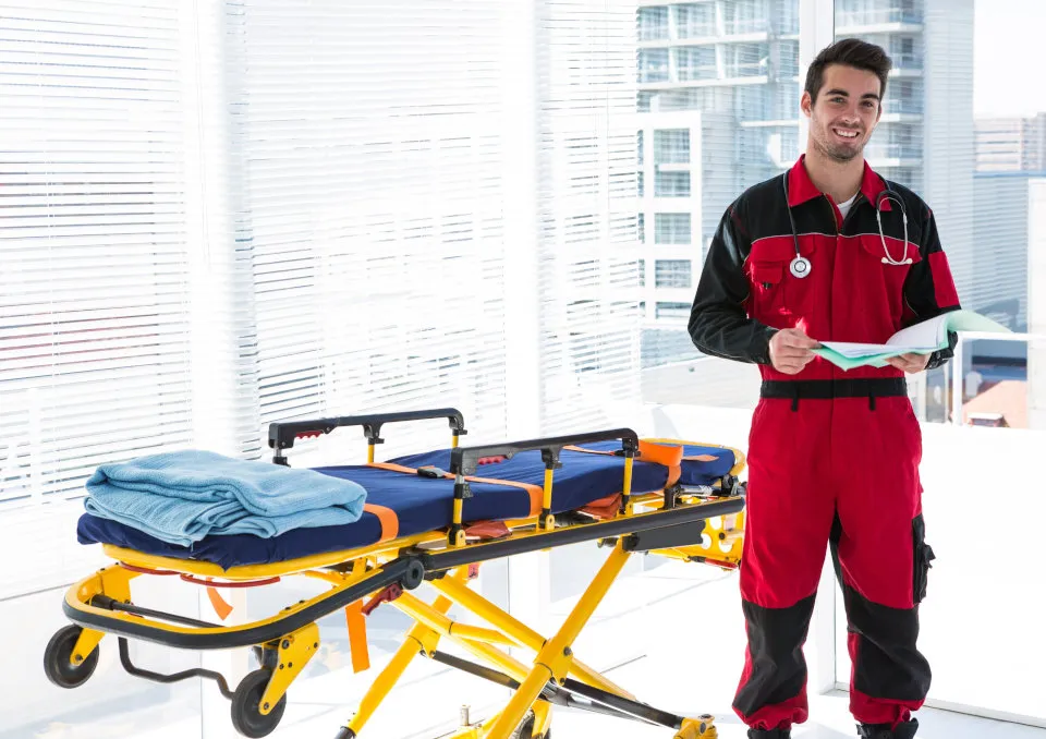Zdjęcie Ratownictwo medyczne: kariera, zarobki i rozw&oacute;j po studiach