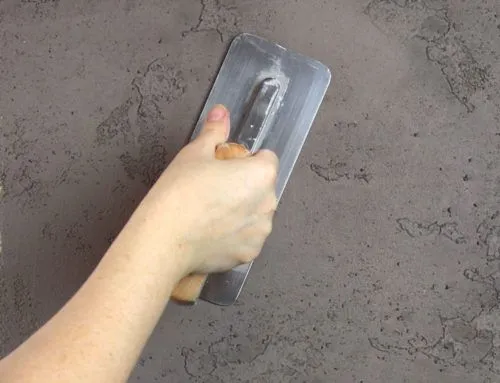 Zdjęcie Jak nakładać farbą dekoracyjną, aby uniknąć błędów i uzyskać efekt?