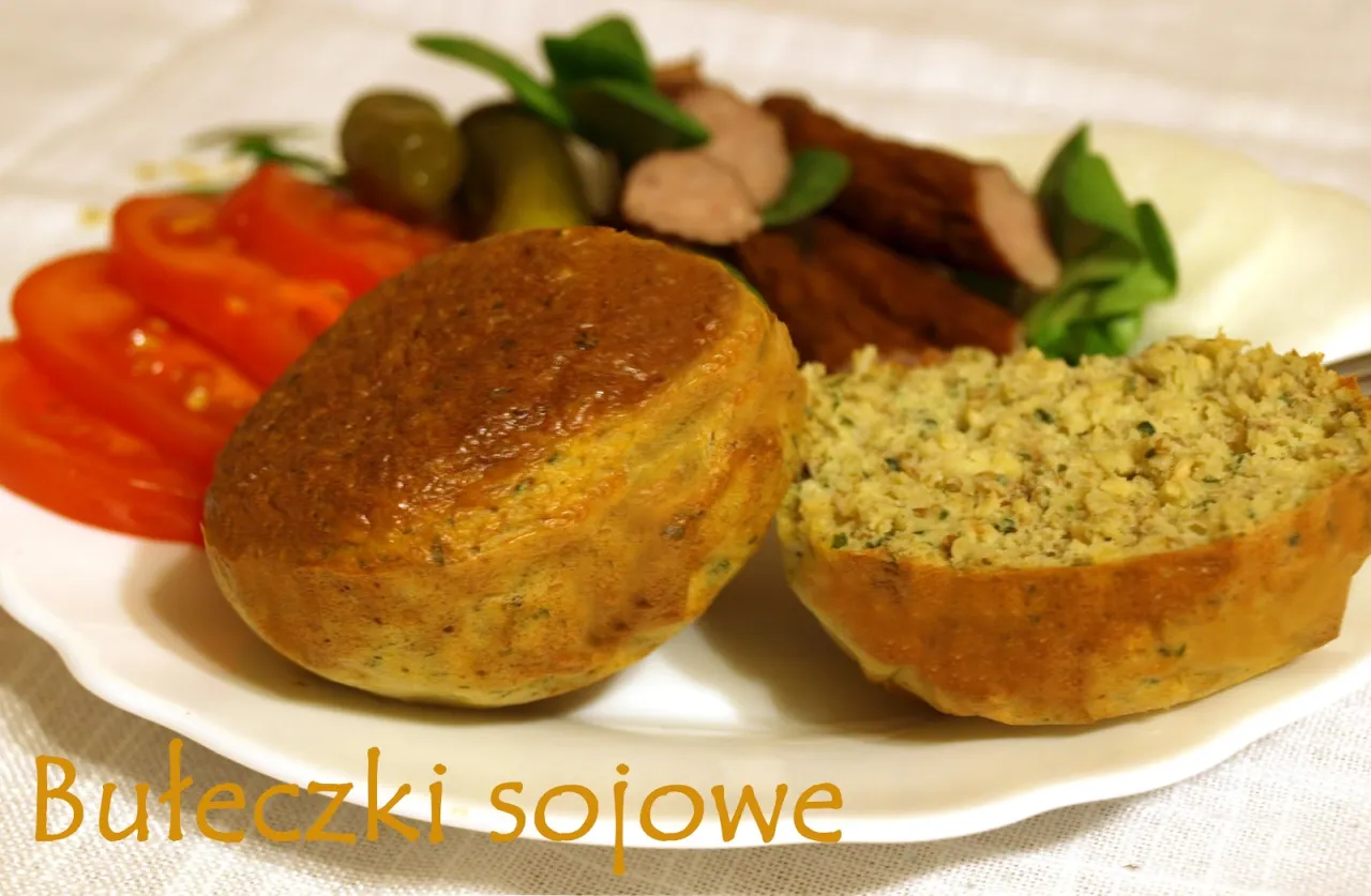 Zdjęcie Prosty przepis na domowe bułki sojowe - szybkie i zdrowe pieczywo na co dzień