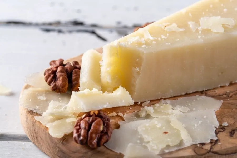 Zdjęcie Ser owczy o ostrym smaku: Odkryj wyjątkowe aromaty i zastosowania