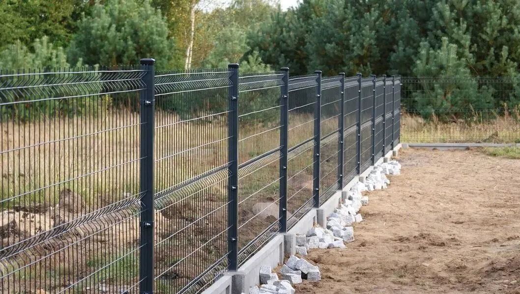 Zdjęcie Jak wykonać ogrodzenie panelowe: 5 prostych kroków dla każdego