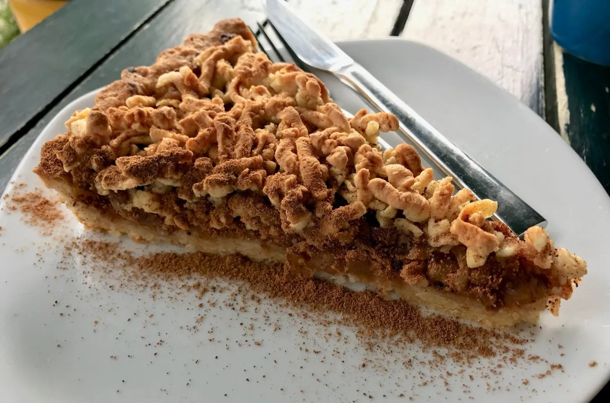 Zdjęcie Czym się różni szarlotka od jabłecznika? Kluczowe różnice i przepisy