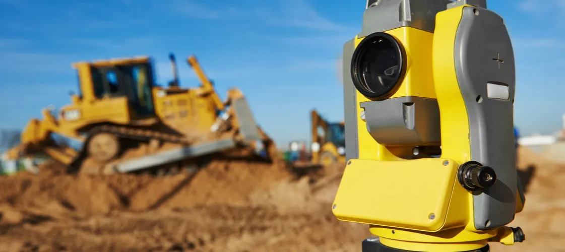 Zdjęcie Jak zostać geodetą: przewodnik po edukacji, uprawnieniach i zarobkach
