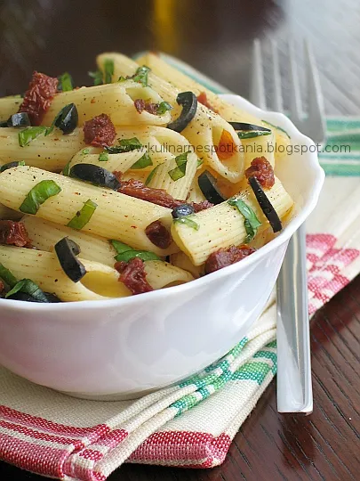 Zdjęcie Prosty przepis na makaron penne z suszonymi pomidorami – smaczny obiad w 30 minut