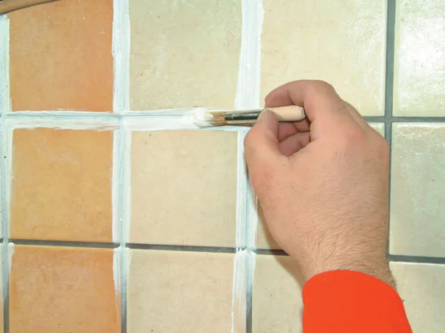 Zdjęcie Jak odnowić fugi w łazience krok po kroku: skuteczne sposoby renowacji