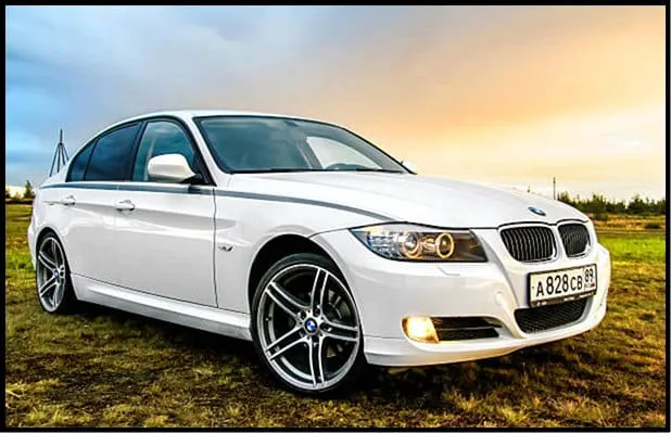 Zdjęcie BMW E90 Coupe - szczegółowe informacje, osiągi i porównania modeli