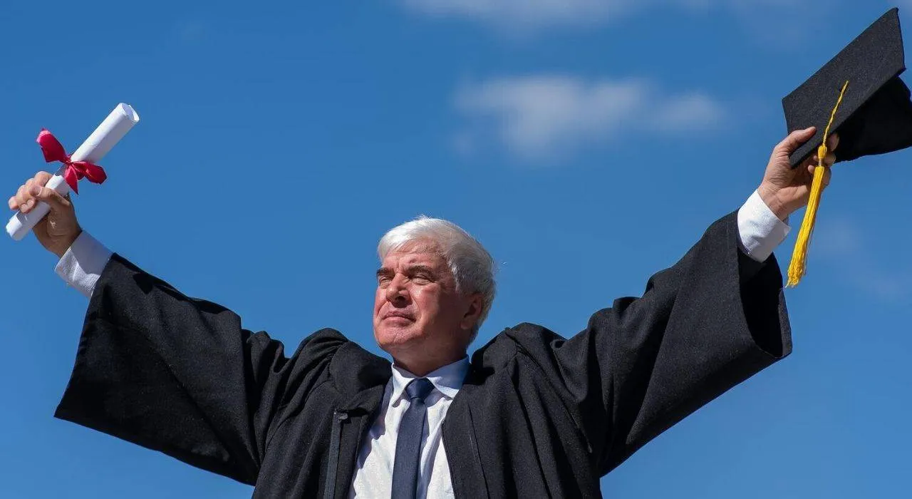 Zdjęcie Czy szkoła zawodowa wlicza się do emerytury? Sprawdź ważne zasady