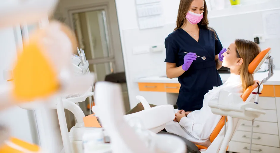 Zdjęcie Na ile dentysta może wystawić L4? Poznaj zasady i ograniczenia