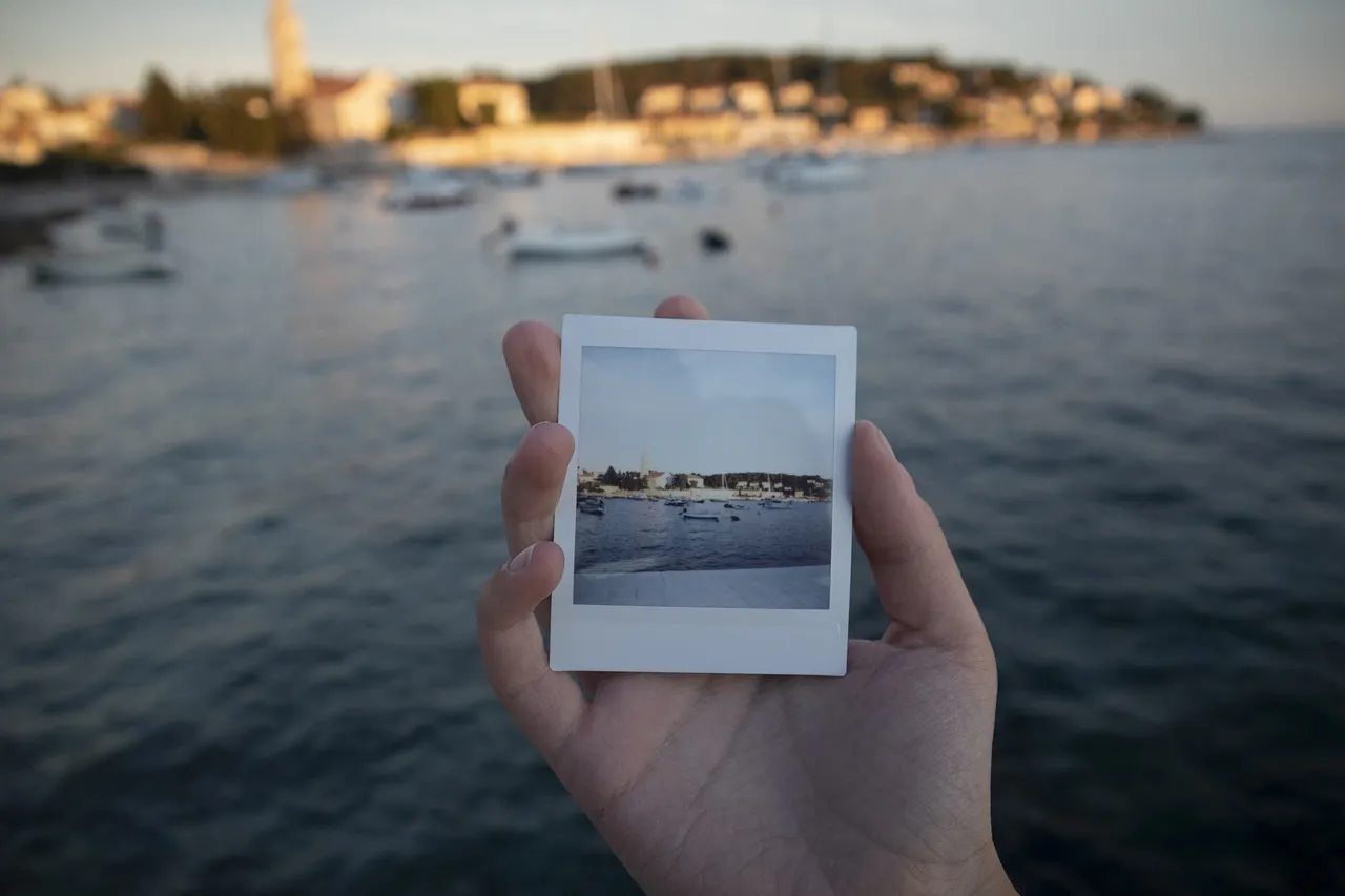 Zdjęcie Jak wywołać zdjęcia jak z Polaroida i uzyskać idealny efekt nostalgii
