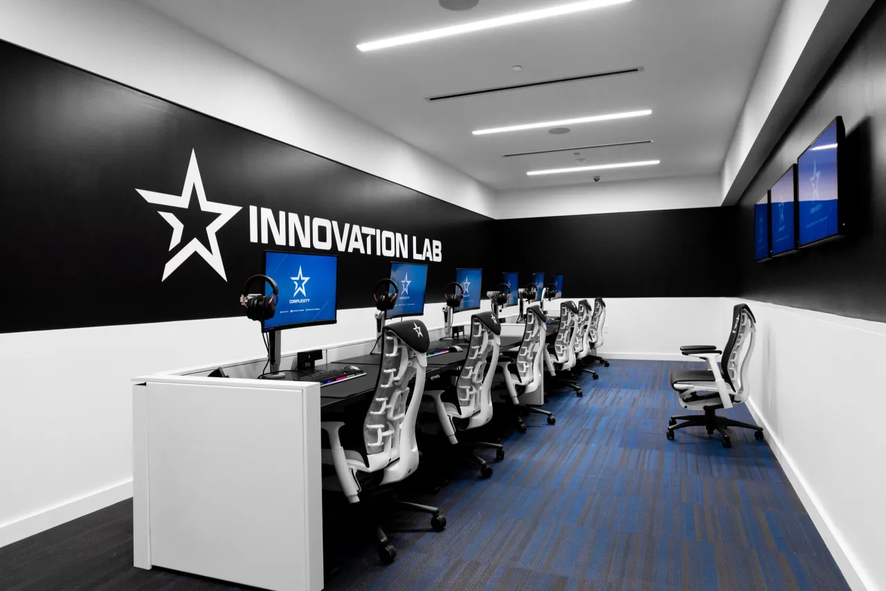 Zdjęcie Complexity Gaming House: Serce e-sportowego sukcesu w Teksasie