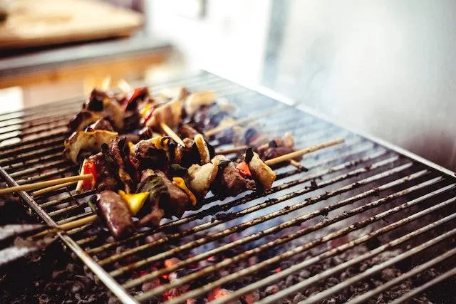 Zdjęcie Z jakiego kraju pochodzi kebab? Odkryj jego fascynującą historię