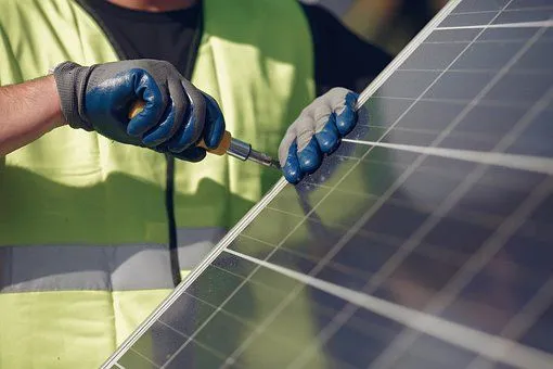 Zdjęcie Ile paneli solarnych na dom? Oblicz potrzebną moc i oszczędności