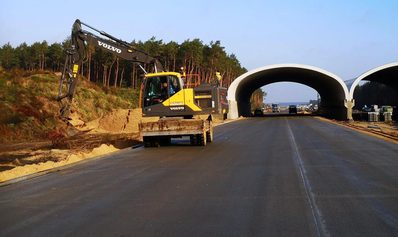 Zdjęcie Dlaczego polskie autostrady są takie drogie? Odkryj przyczyny wysokich opłat