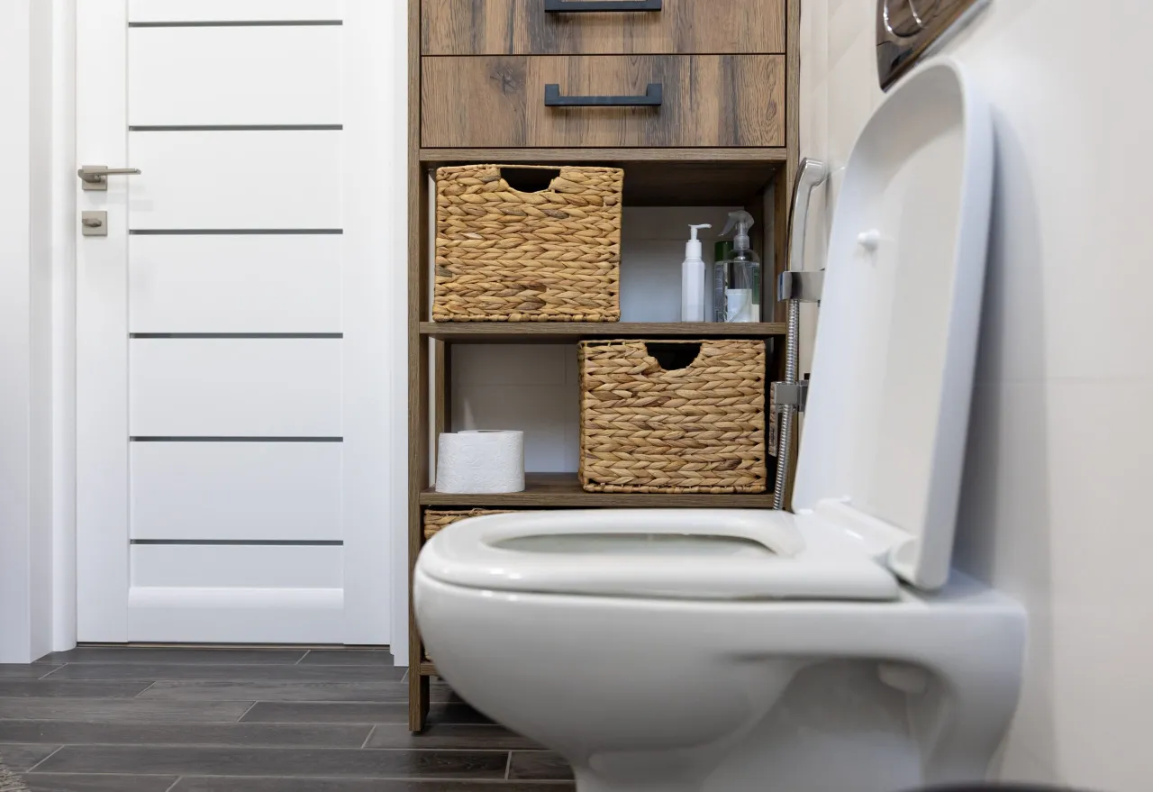 Zdjęcie Ile kosztuje montaż WC? Sprawdź, co wpływa na cenę instalacji