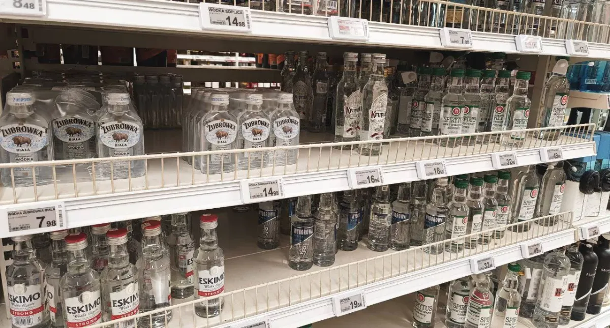 Zdjęcie Ile kosztuje wódka na lotnisku? Zaskakujące różnice cenowe!