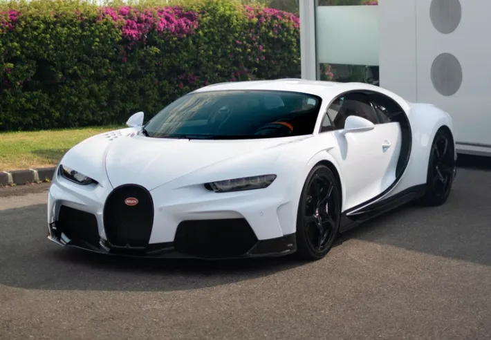 Zdjęcie Ile kosztuje wymiana oleju w Bugatti Chiron? Zaskakujące ceny!