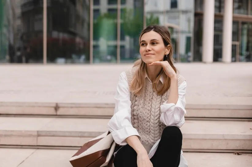 Zdjęcie Czy kamizelki są modne? Poznaj najnowsze trendy i stylizacje w modzie