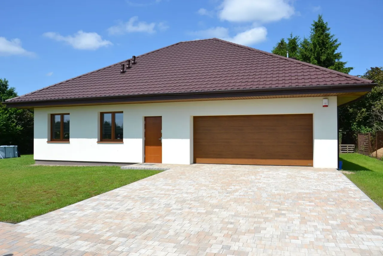 Zdjęcie Podjazd beton czy kostka - co wybrać, aby uniknąć kosztów?