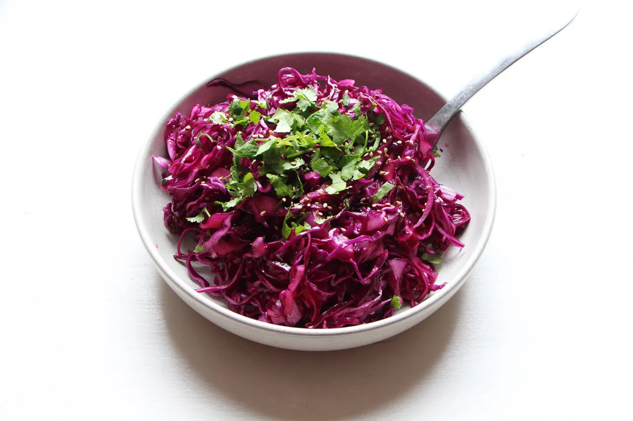 Zdjęcie Recette de salade de chou rouge : une entrée fraîche et saine à essayer