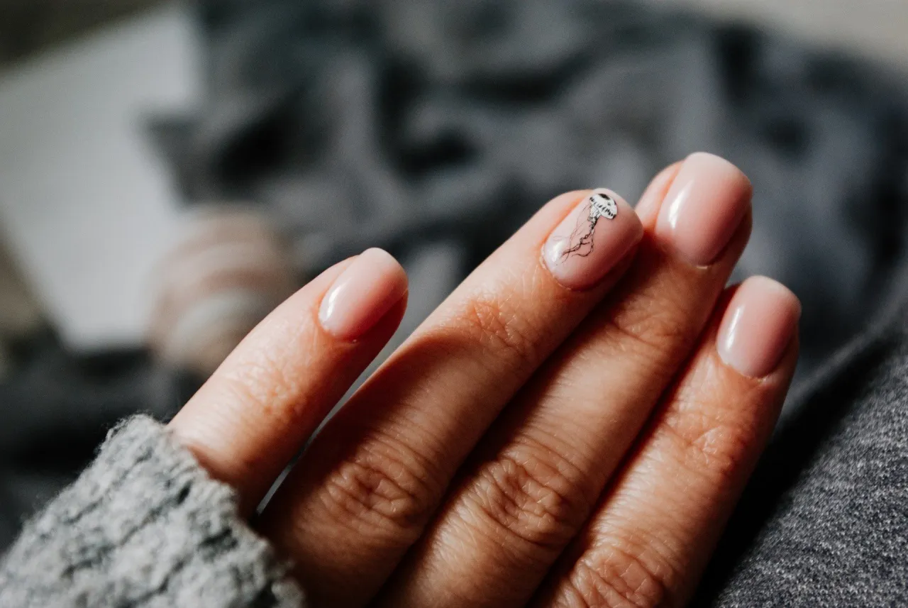 Zdjęcie Paznokcie na których nie widać odrostu – sekrety idealnego manicure