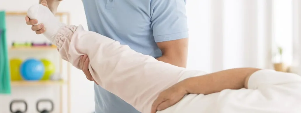 Zdjęcie Jak rehabilitacja po endoprotezie biodra może przyspieszyć Twój powrót do zdrowia