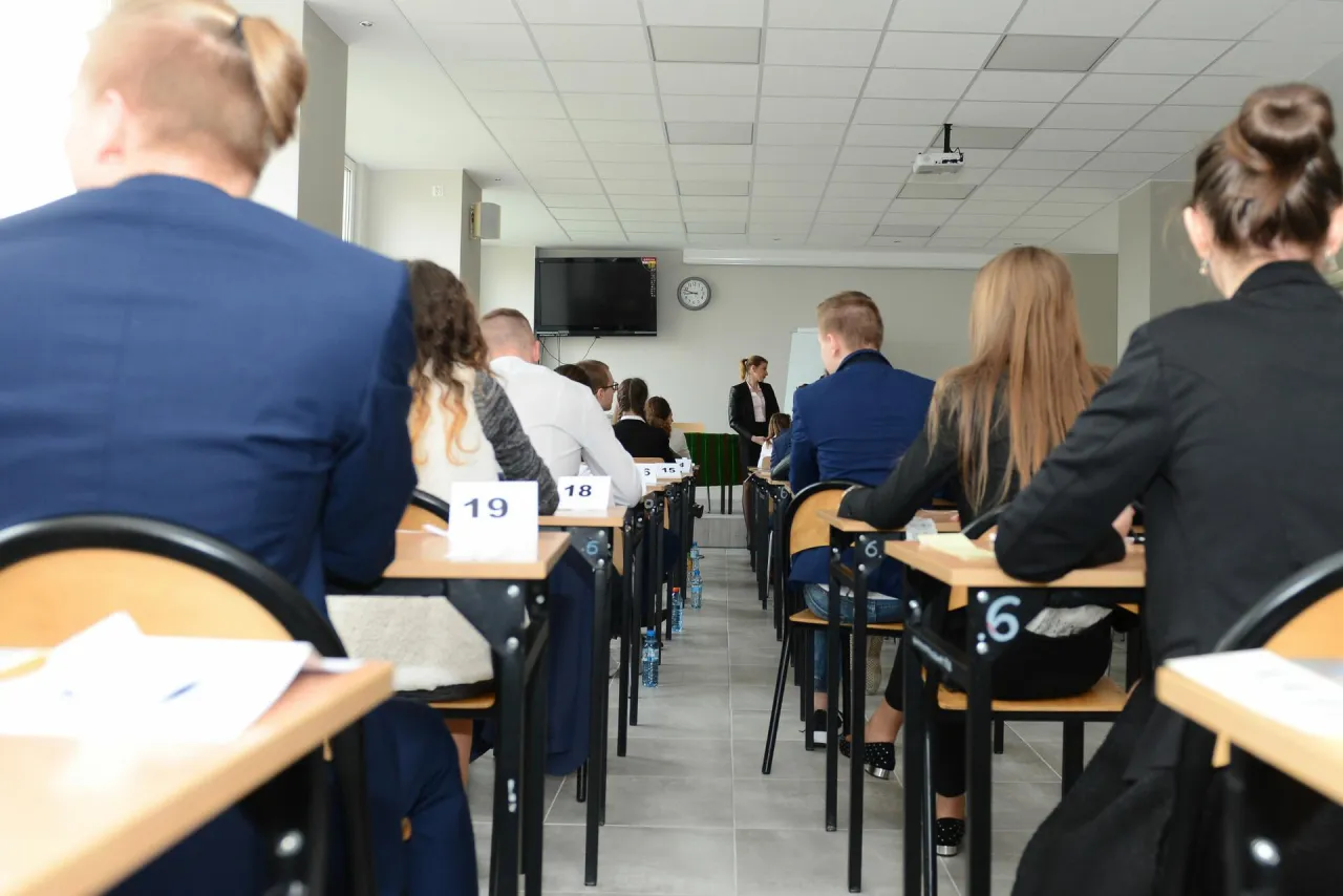 Zdjęcie Czy trzeba zdać egzamin zawodowy? Poznaj obowiązkowe wymagania