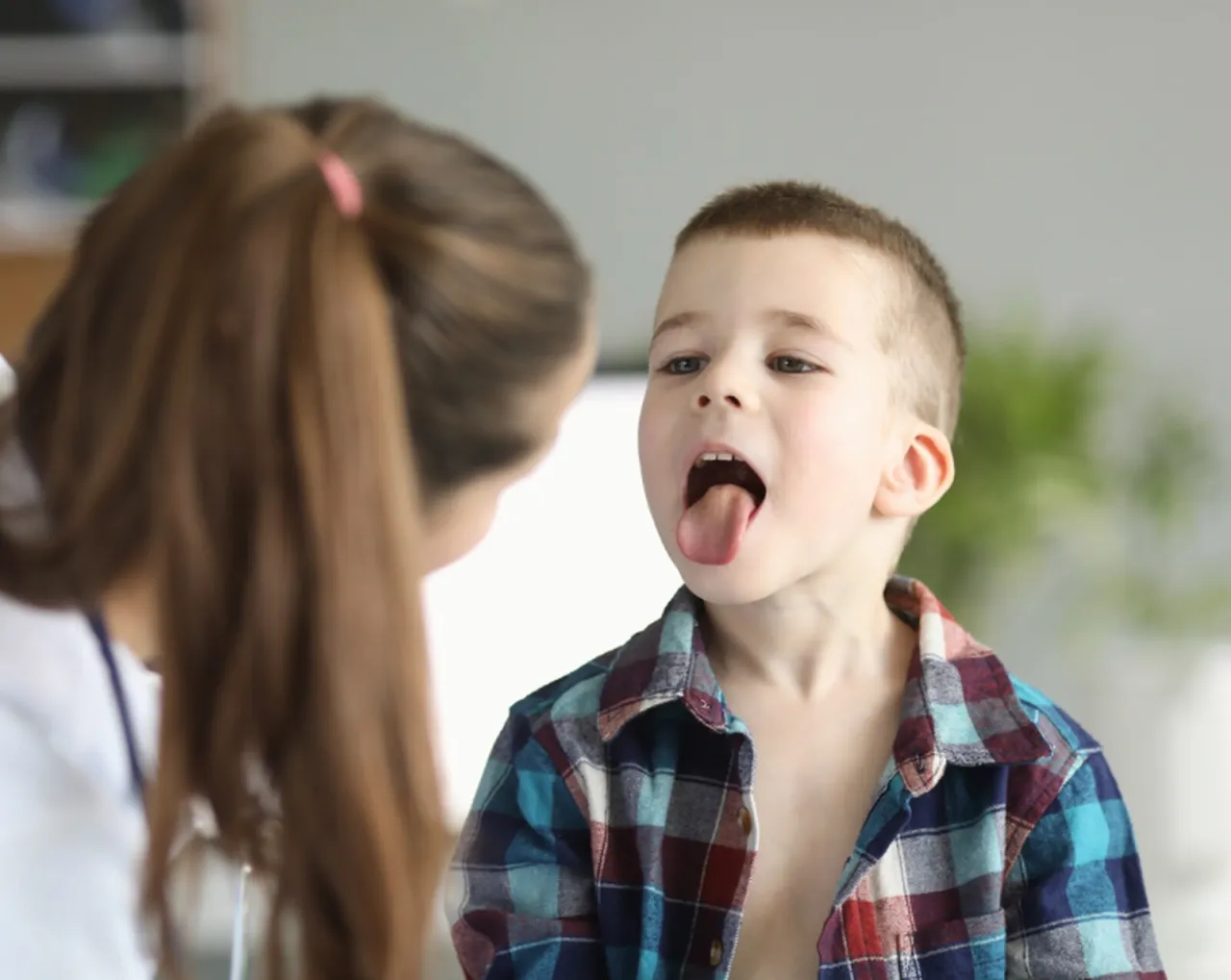 Zdjęcie Co na zapalenie gardła dla dziecka: 7 skutecznych sposobów
