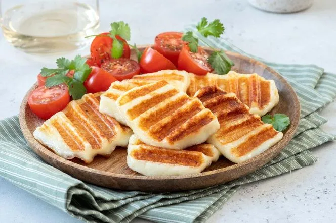 Zdjęcie Czy ser halloumi jest kaloryczny? Sprawdź, jak wpływa na dietę