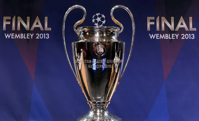 Zdjęcie Ile waży puchar ligi mistrzów? Zaskakujące fakty o trofeum
