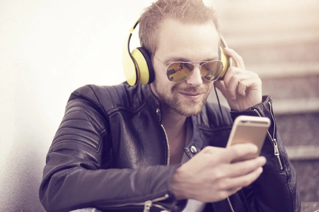 Zdjęcie Jak włączyć radio w telefonie i słuchać ulubionych stacji bez problemów