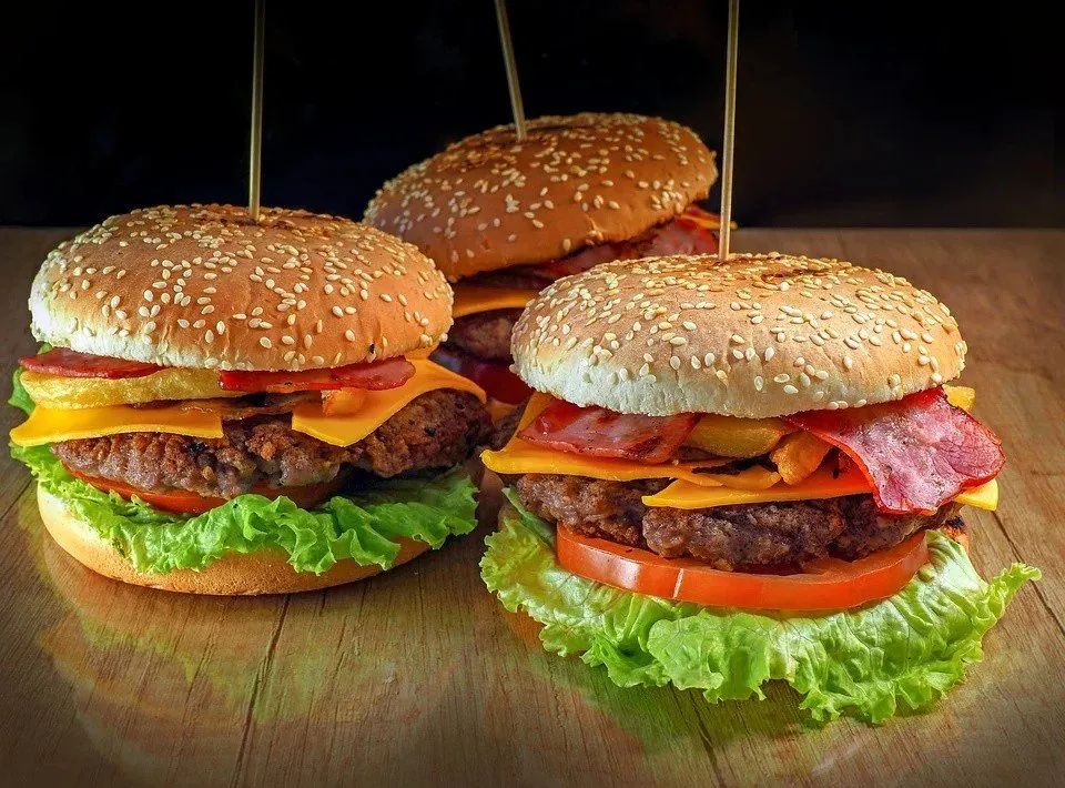 Zdjęcie Kiedy jest dzień hamburgera? Odkryj datę i ciekawostki!