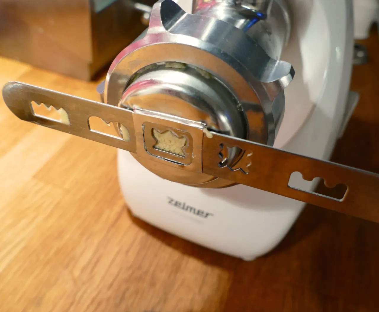 Zdjęcie Jak założyć końcówkę do ciastek na maszynkę - proste kroki i porady