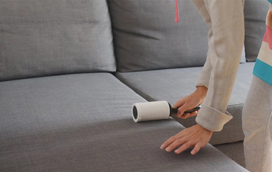 Zdjęcie Jak wyczyścić kanapę z tkaniny? Domowe sposoby i usuwanie plam