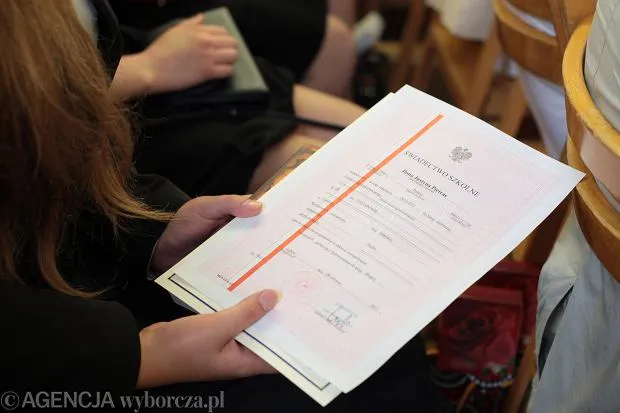 Zdjęcie Jak prawidłowo policzyć średnią poniżej 4 oraz równą 4 - prosty sposób