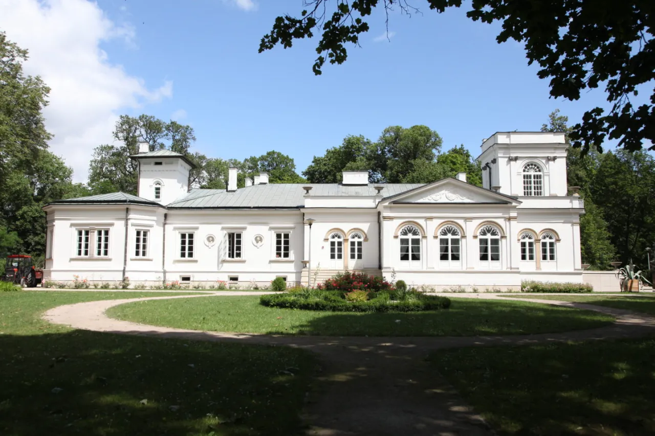 Zdjęcie Centrum rzeźby w Orońsku: historia, wystawy i unikalne atrakcje