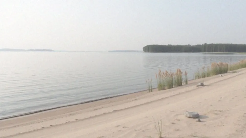 Zdjęcie Jezioro Dołgie - odkryj piękno i atrakcje w Polsce, które musisz znać