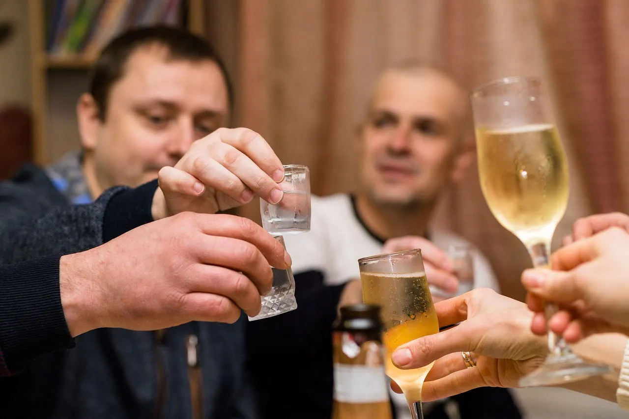 Zdjęcie 100 ml wódki ile to gram? Zaskakująca waga, której nie znasz