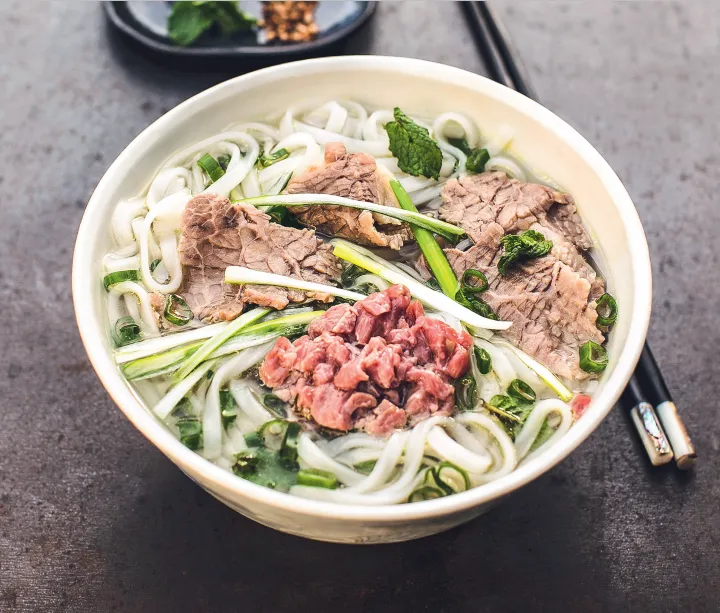 Zdjęcie Jak zrobić zupę pho - prosty przepis na aromatyczną zupę wietnamską